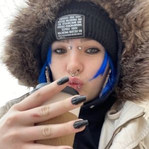 *hannahhhh!!1!1!*!  <3